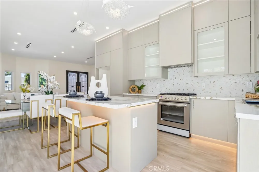 8149 Saint Clair Avenue North Hollywood, CA 91605