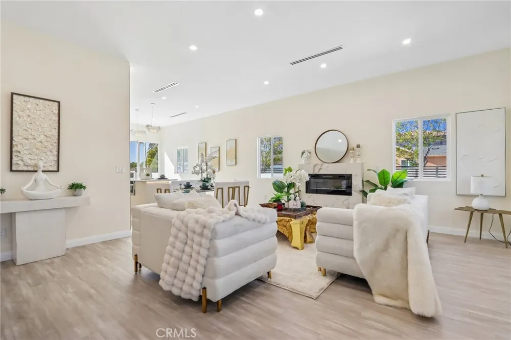 8149 Saint Clair Avenue North Hollywood, CA 91605