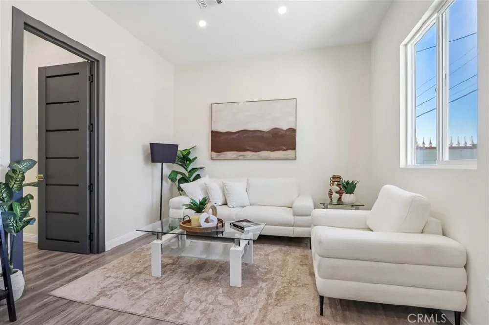 8149 Saint Clair Avenue North Hollywood, CA 91605