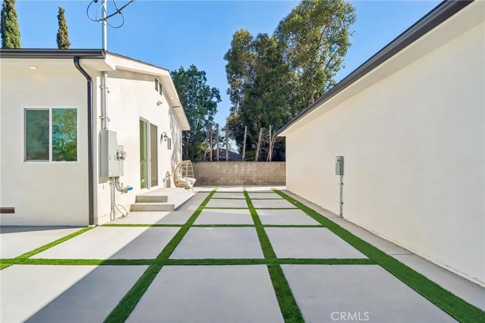 8149 Saint Clair Avenue North Hollywood, CA 91605