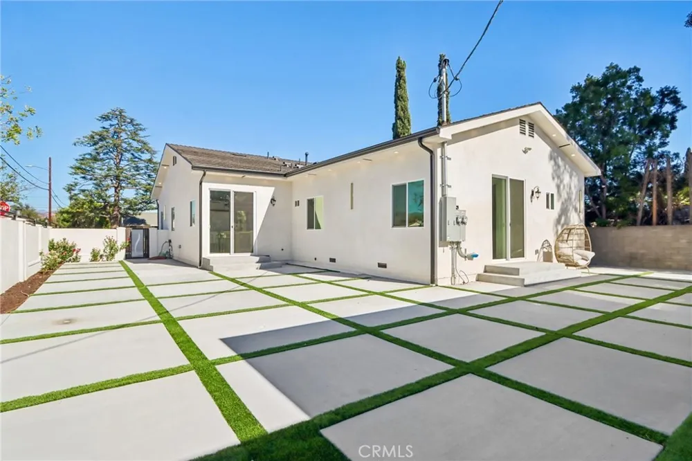 8149 Saint Clair Avenue North Hollywood, CA 91605