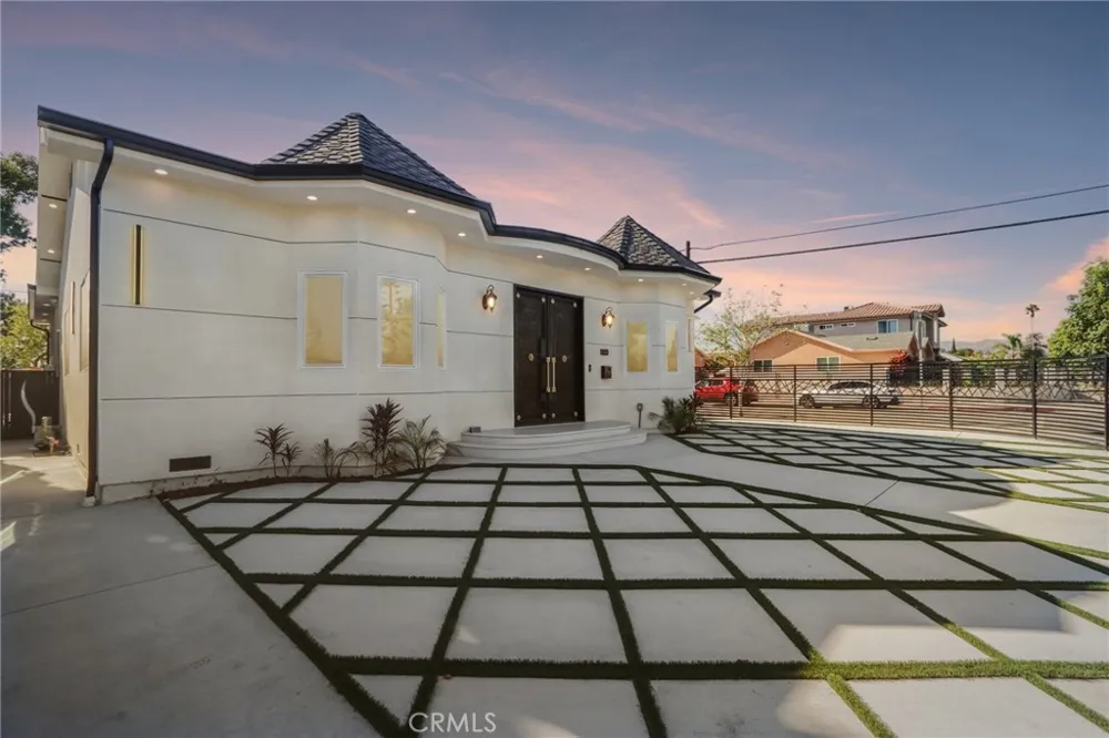 8149 Saint Clair Avenue North Hollywood, CA 91605