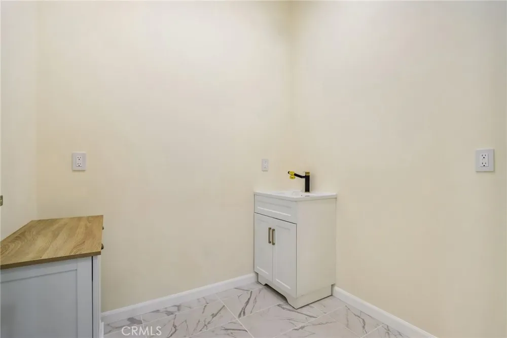 8149 Saint Clair Avenue North Hollywood, CA 91605