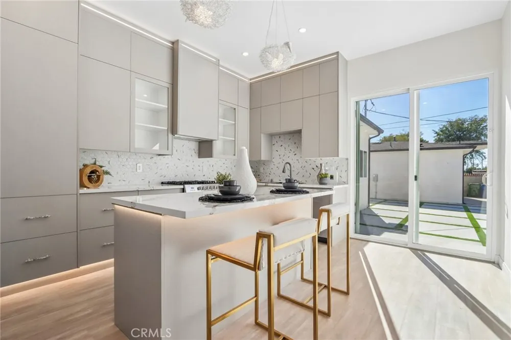 8149 Saint Clair Avenue North Hollywood, CA 91605