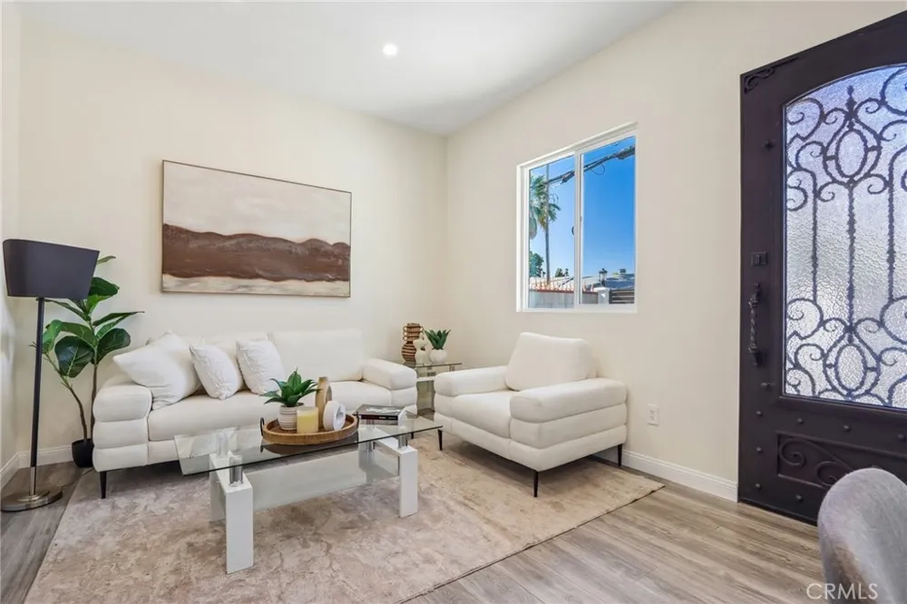 8149 Saint Clair Avenue North Hollywood, CA 91605