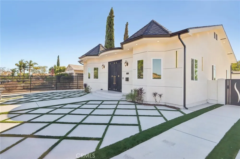8149 Saint Clair Avenue North Hollywood, CA 91605