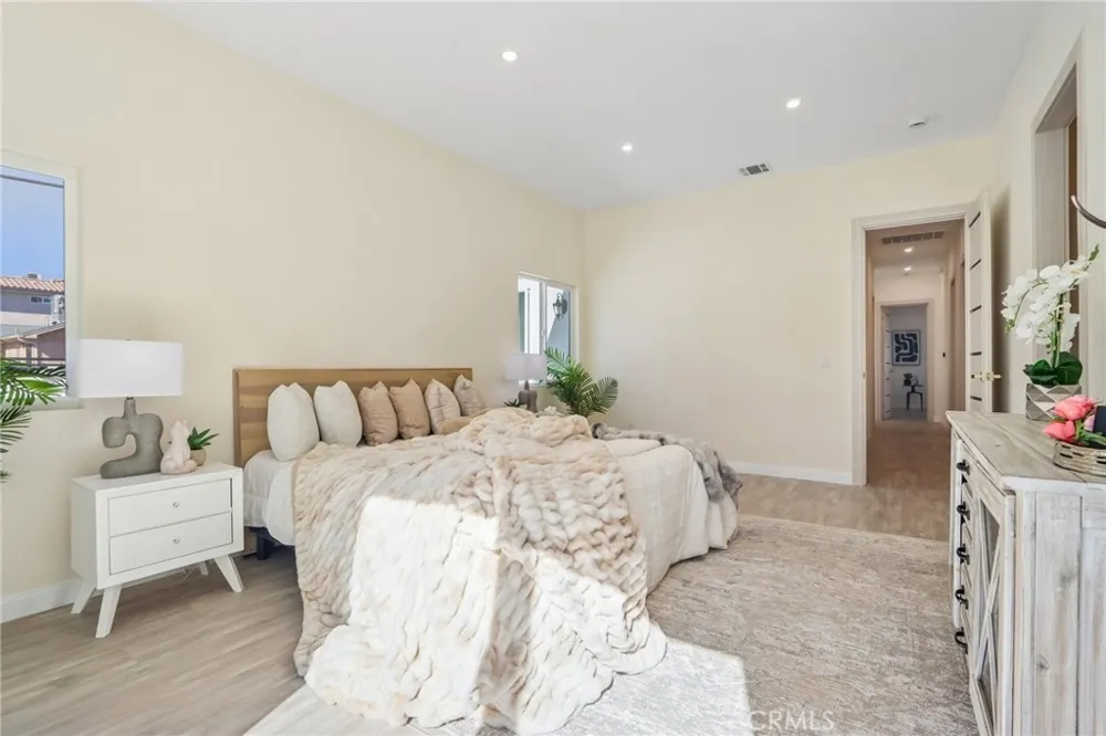 8149 Saint Clair Avenue North Hollywood, CA 91605