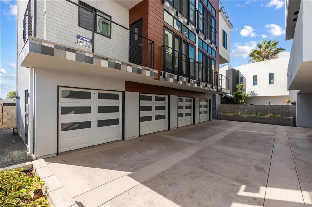 215 Oceanside Blvd #5 Oceanside, CA 92054