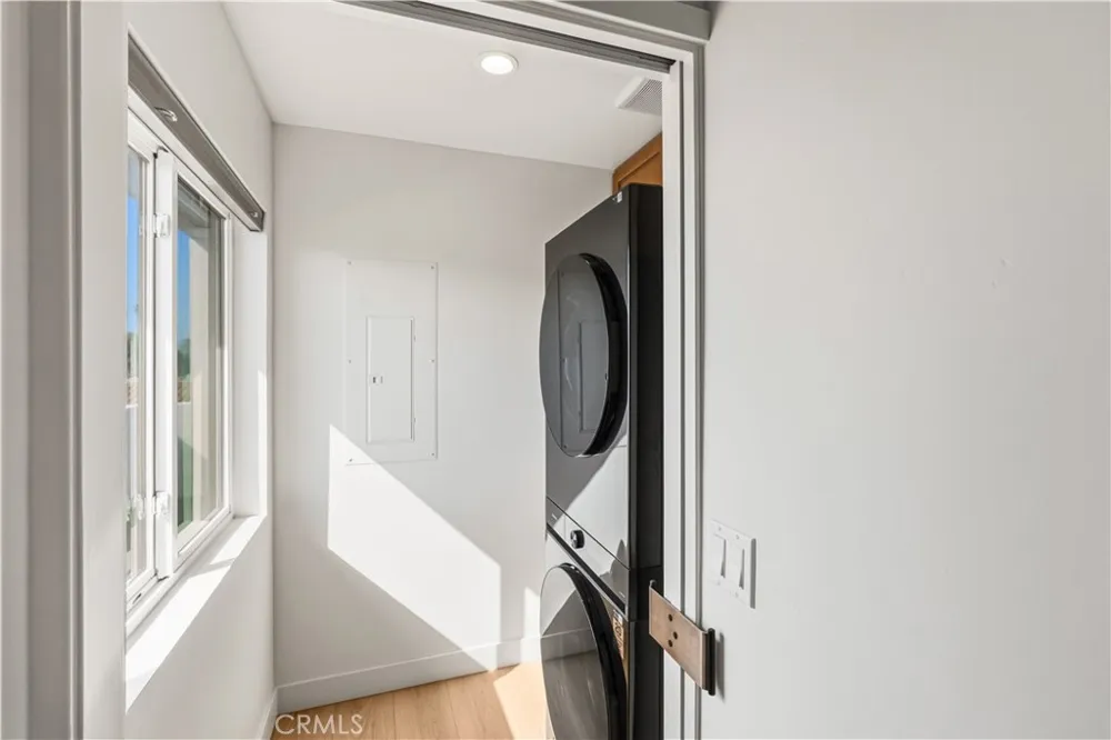 215 Oceanside Blvd #5 Oceanside, CA 92054