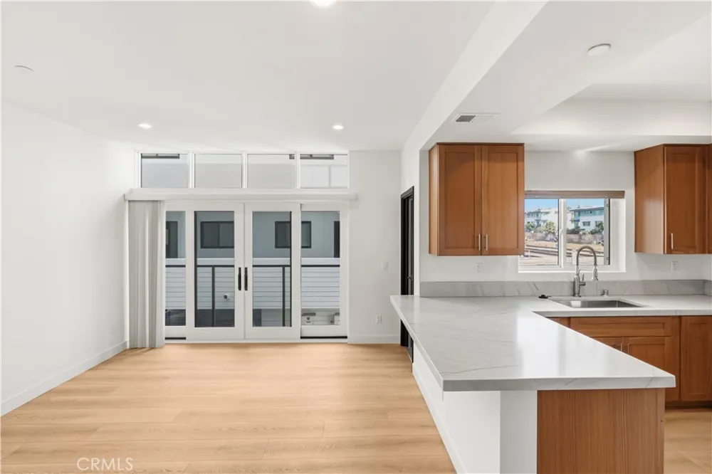 215 Oceanside Blvd #5 Oceanside, CA 92054