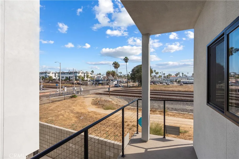 215 Oceanside Blvd #5 Oceanside, CA 92054
