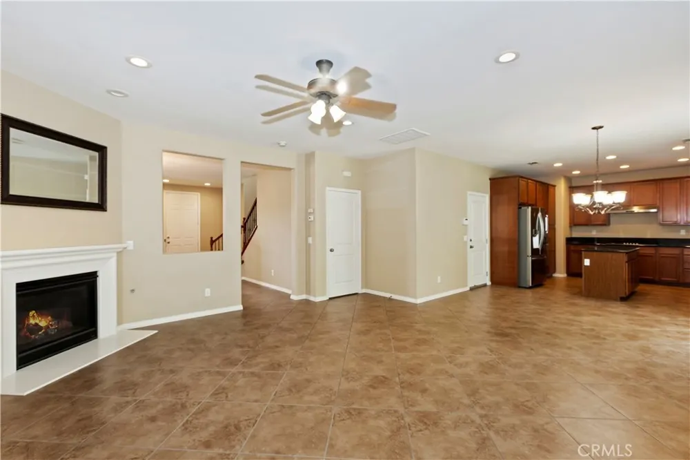 6841 Lokai Court Eastvale, CA 92880