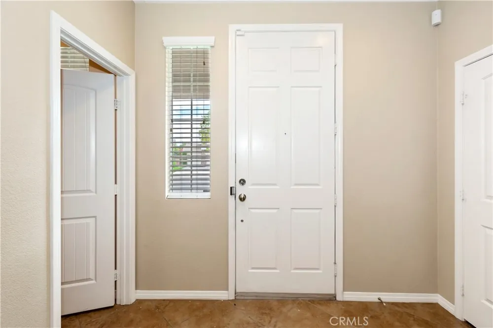 6841 Lokai Court Eastvale, CA 92880
