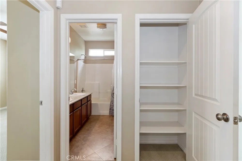 6841 Lokai Court Eastvale, CA 92880