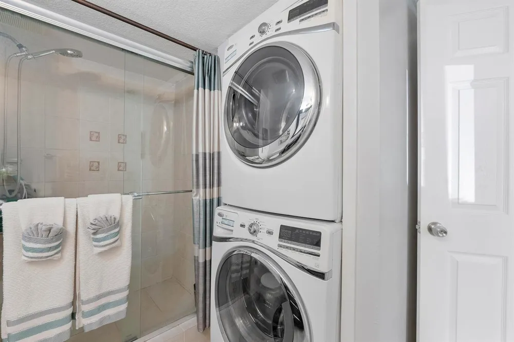 435 LAKEVIEW DRIVE #104 Weston, FL 33326