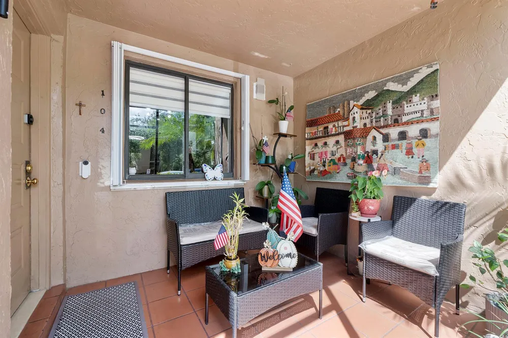 435 LAKEVIEW DRIVE #104 Weston, FL 33326