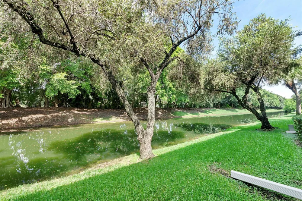 435 LAKEVIEW DRIVE #104 Weston, FL 33326