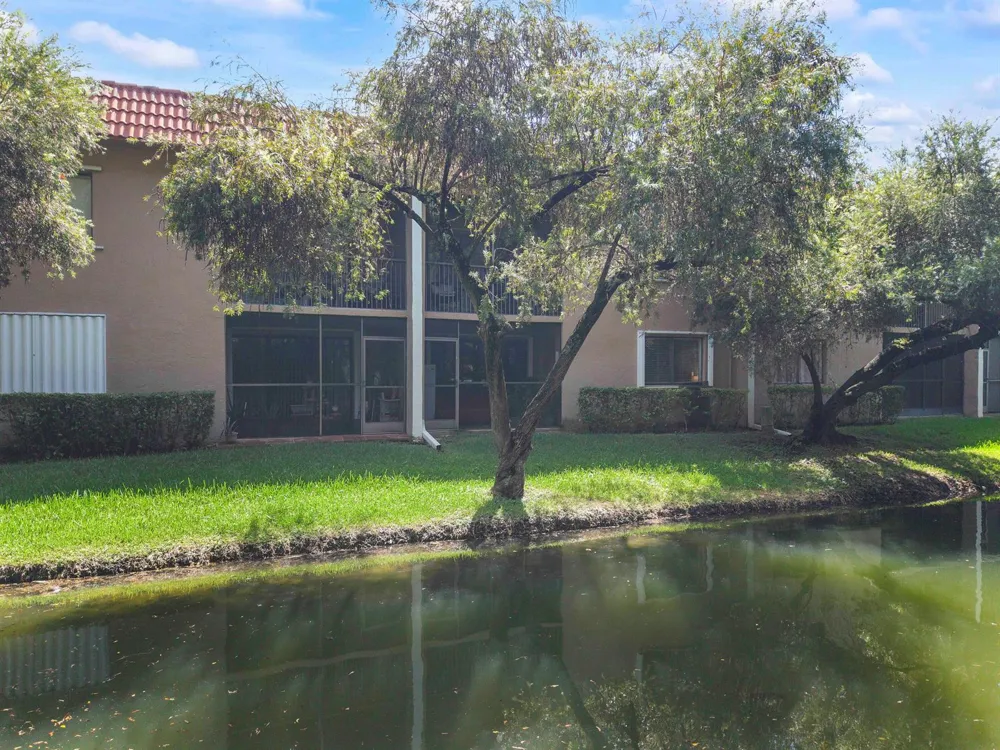 435 LAKEVIEW DRIVE #104 Weston, FL 33326