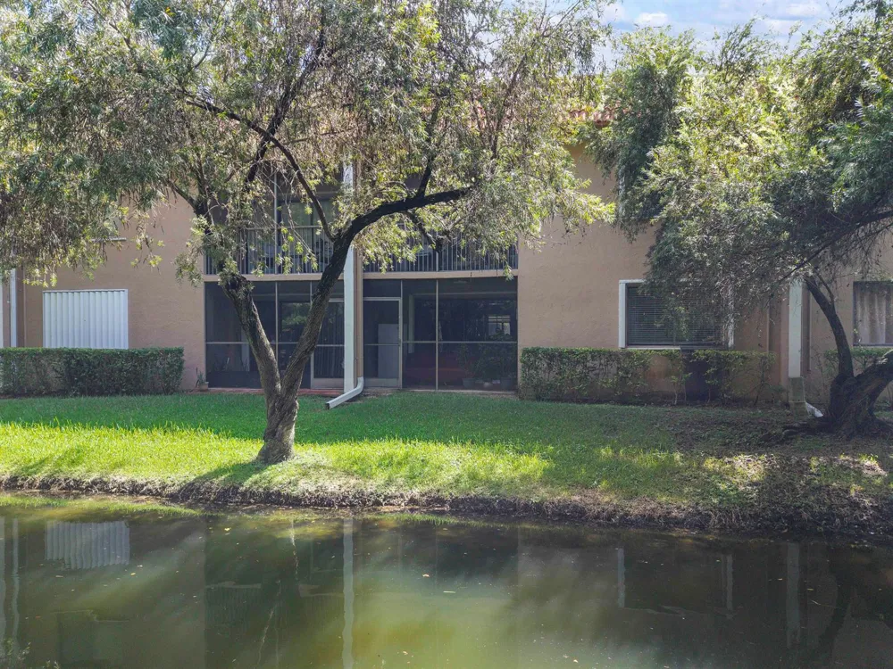 435 LAKEVIEW DRIVE #104 Weston, FL 33326