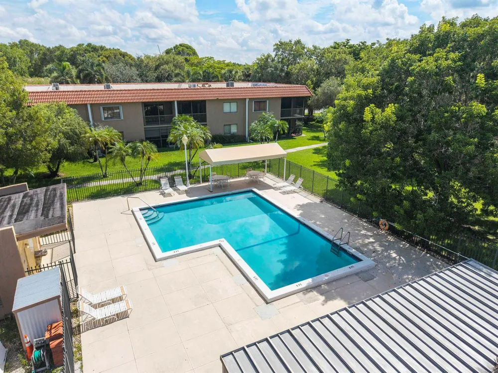 435 LAKEVIEW DRIVE #104 Weston, FL 33326