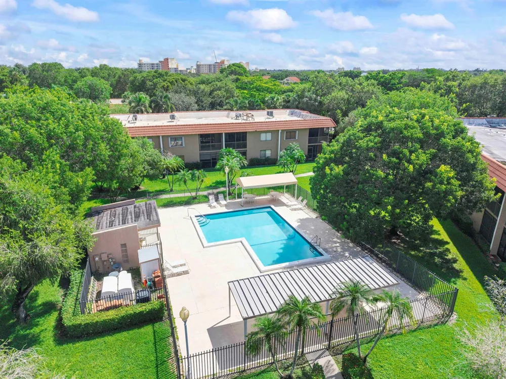 435 LAKEVIEW DRIVE #104 Weston, FL 33326