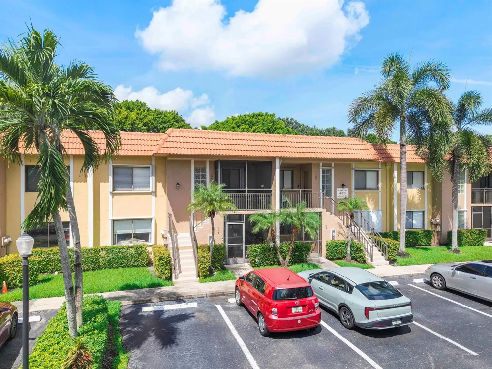 435 LAKEVIEW DRIVE #104 Weston, FL 33326