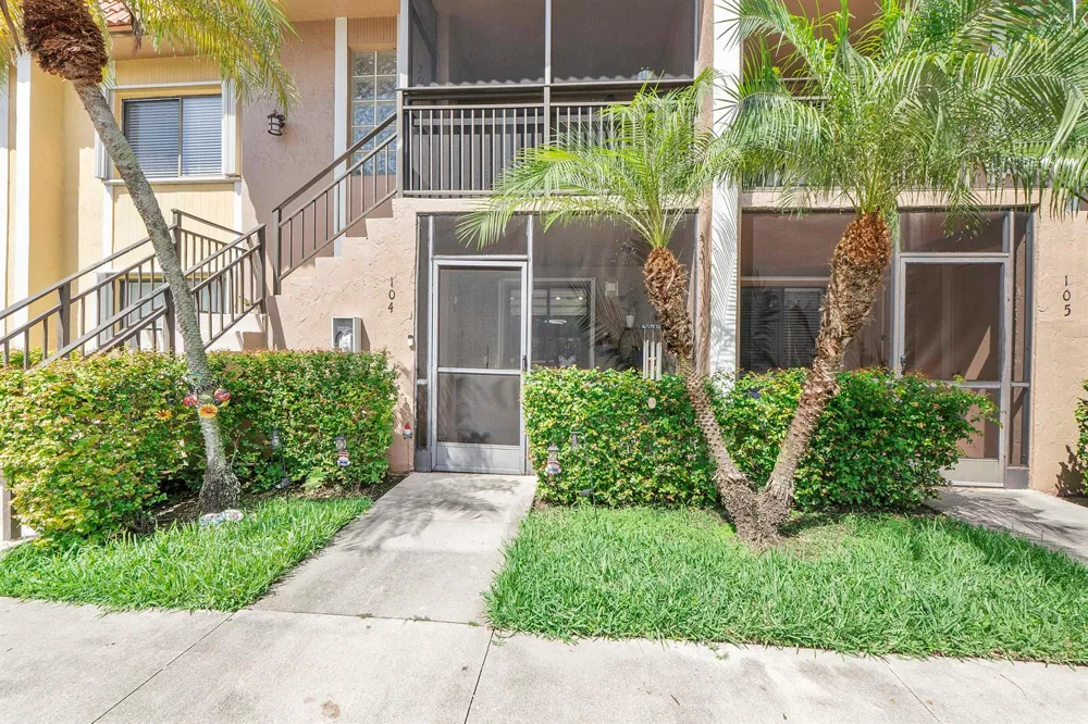 435 LAKEVIEW DRIVE #104 Weston, FL 33326
