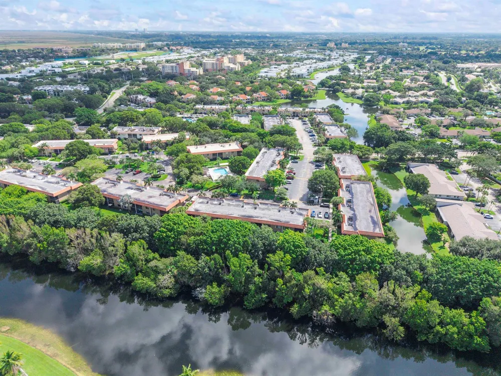 435 LAKEVIEW DRIVE #104 Weston, FL 33326