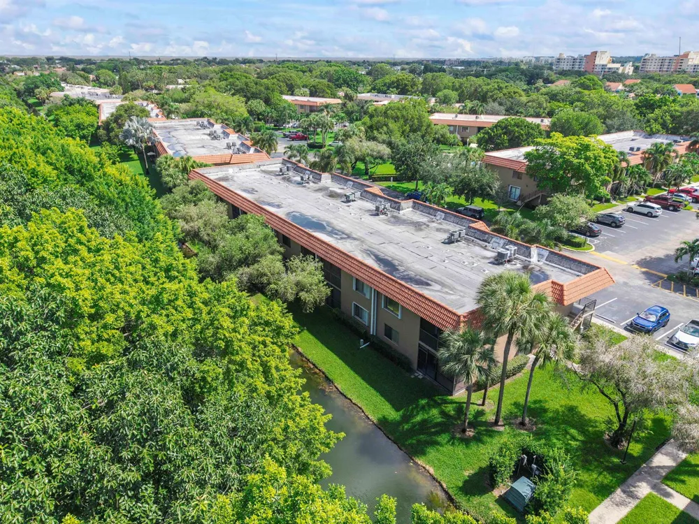 435 LAKEVIEW DRIVE #104 Weston, FL 33326