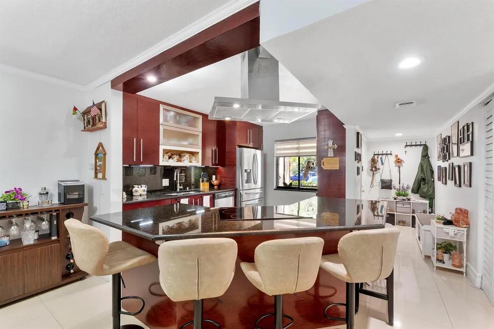 435 LAKEVIEW DRIVE #104 Weston, FL 33326
