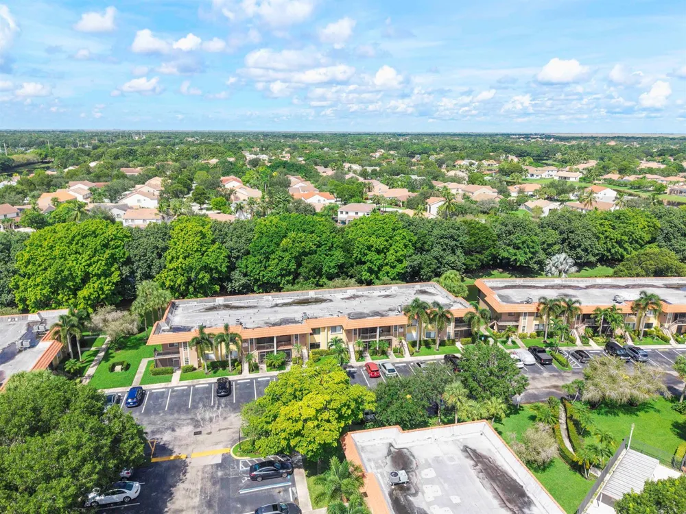 435 LAKEVIEW DRIVE #104 Weston, FL 33326