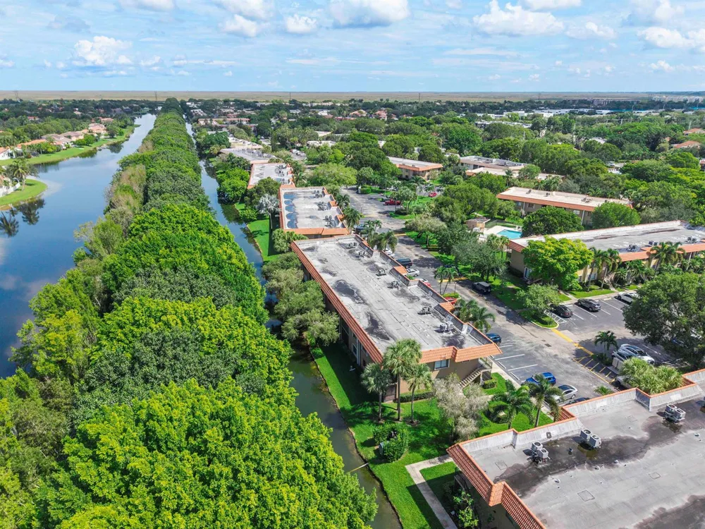 435 LAKEVIEW DRIVE #104 Weston, FL 33326
