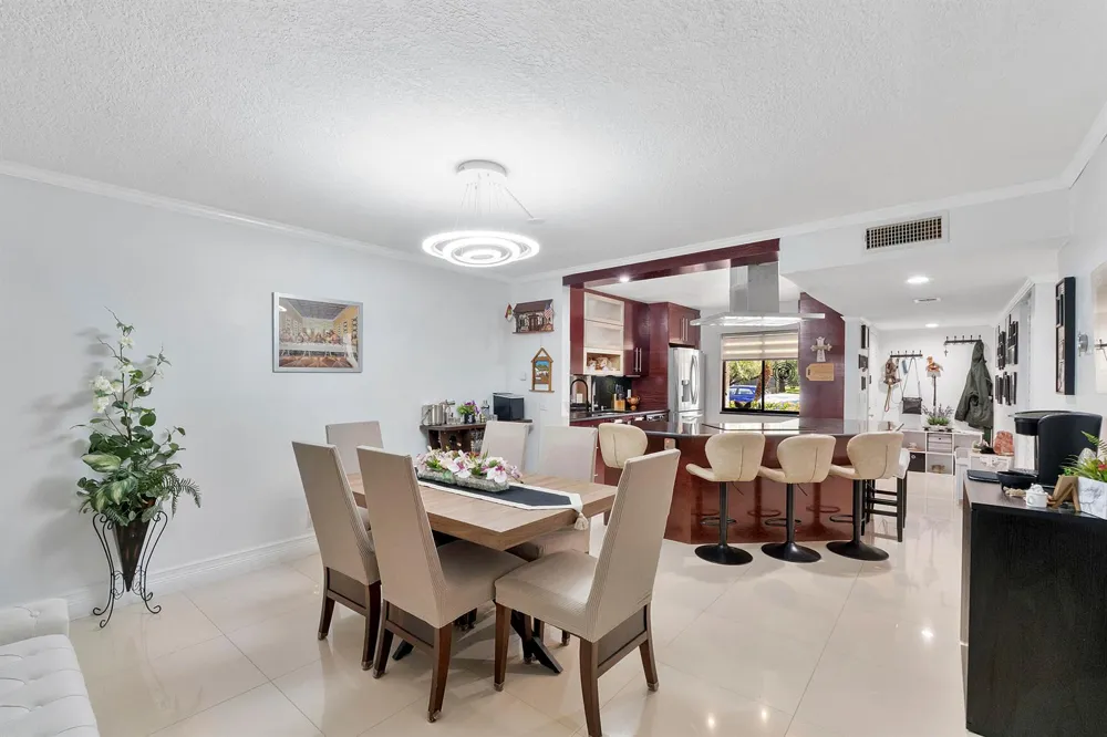 435 LAKEVIEW DRIVE #104 Weston, FL 33326