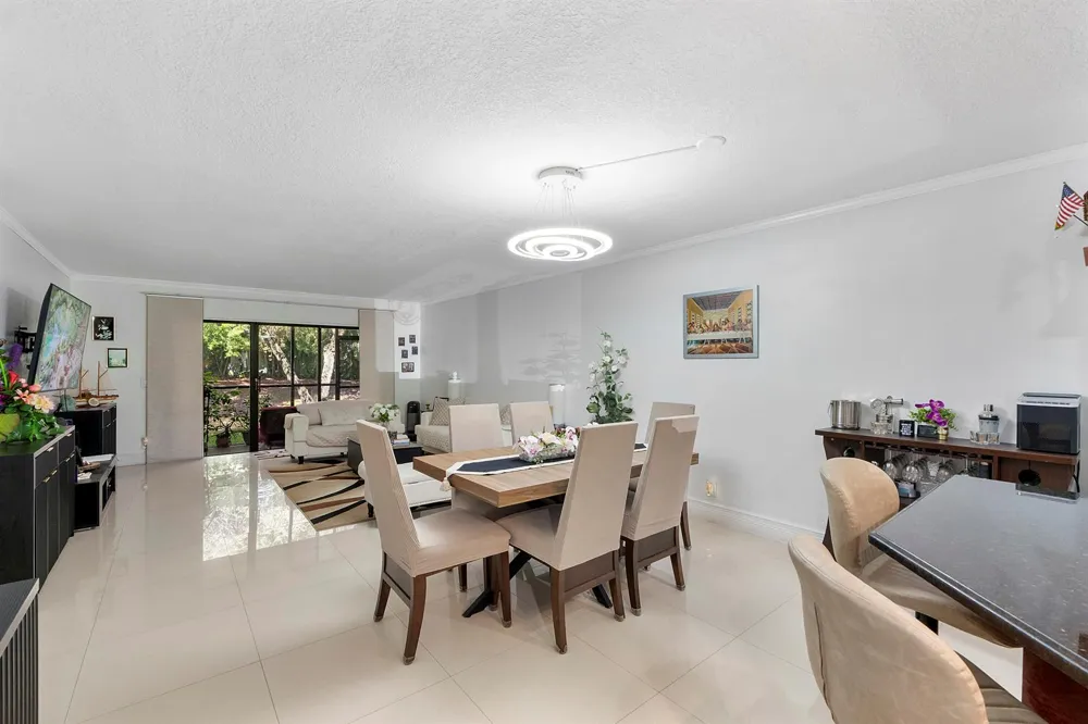 435 LAKEVIEW DRIVE #104 Weston, FL 33326
