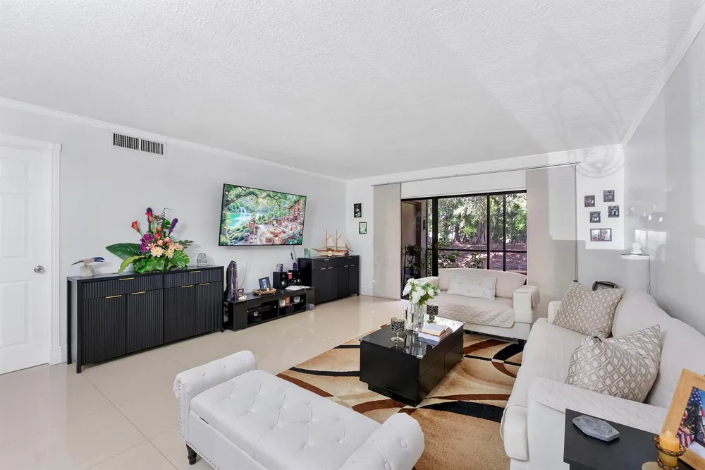 435 LAKEVIEW DRIVE #104 Weston, FL 33326