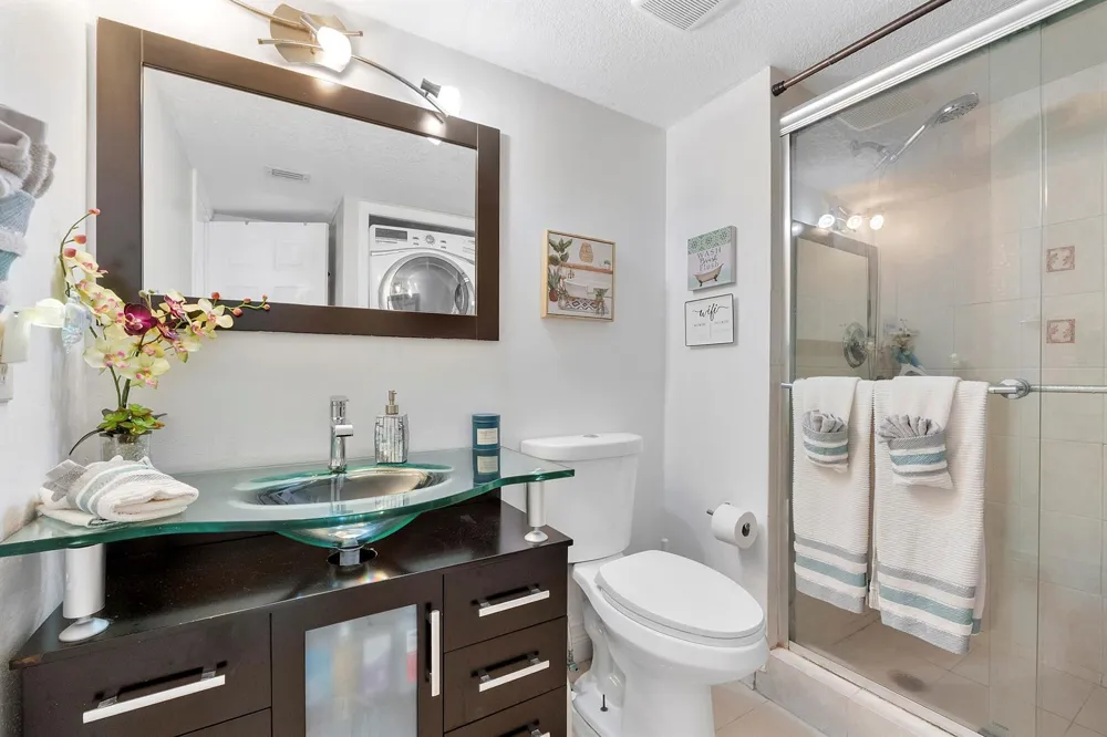 435 LAKEVIEW DRIVE #104 Weston, FL 33326