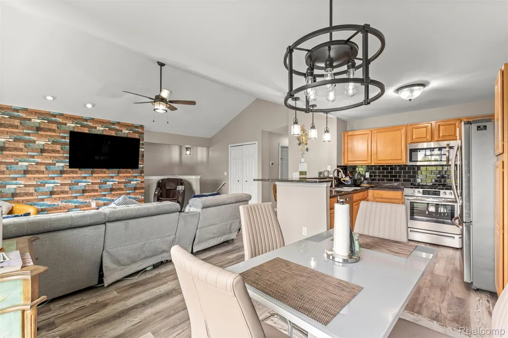 16015 Morningside Northville Township, MI 48168
