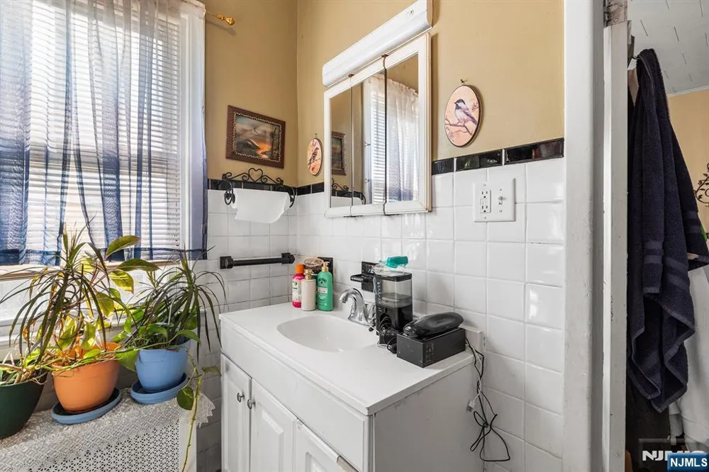119 W 21st Street Bayonne, NJ 07002