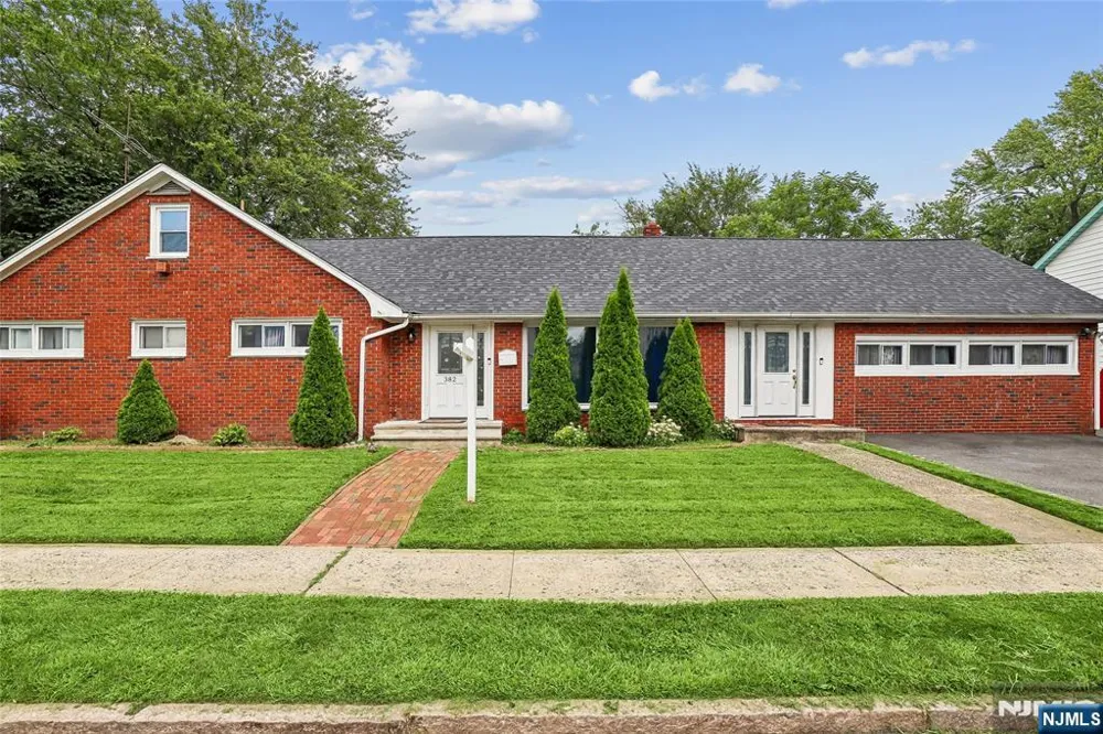 382 Amherst Street East Orange, NJ 07018