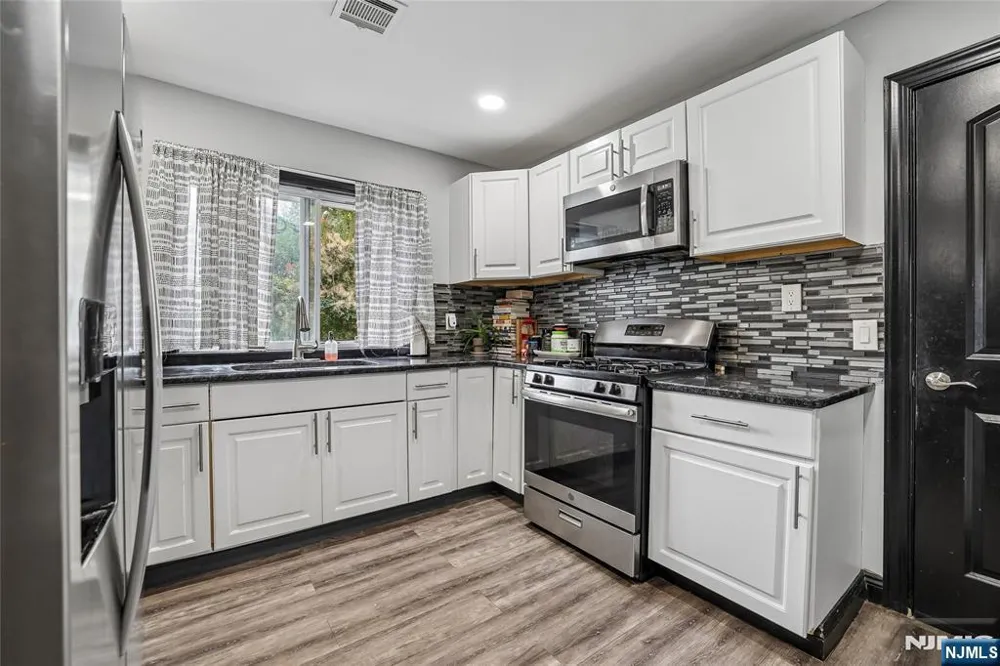 382 Amherst Street East Orange, NJ 07018