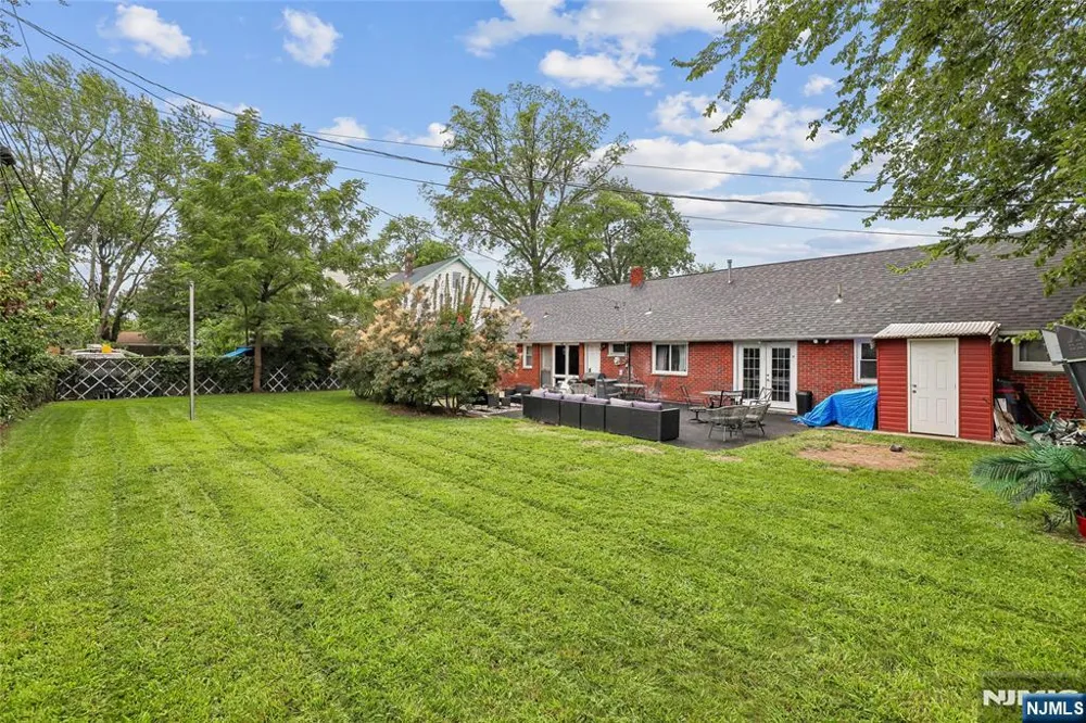 382 Amherst Street East Orange, NJ 07018