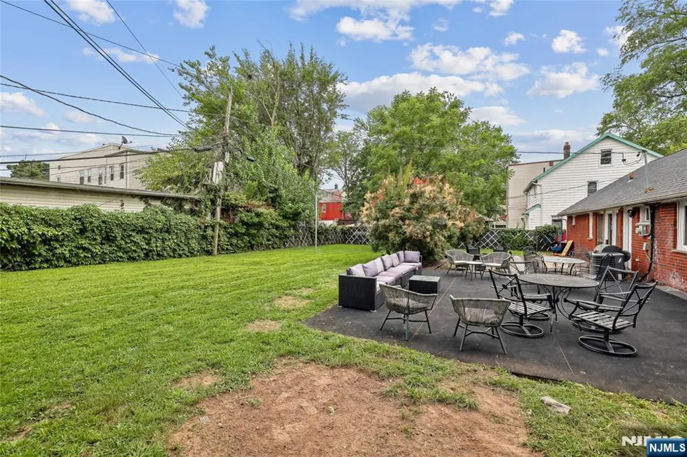 382 Amherst Street East Orange, NJ 07018