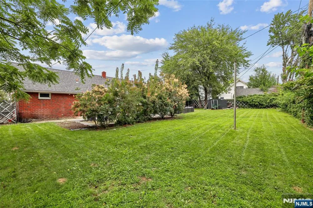 382 Amherst Street East Orange, NJ 07018
