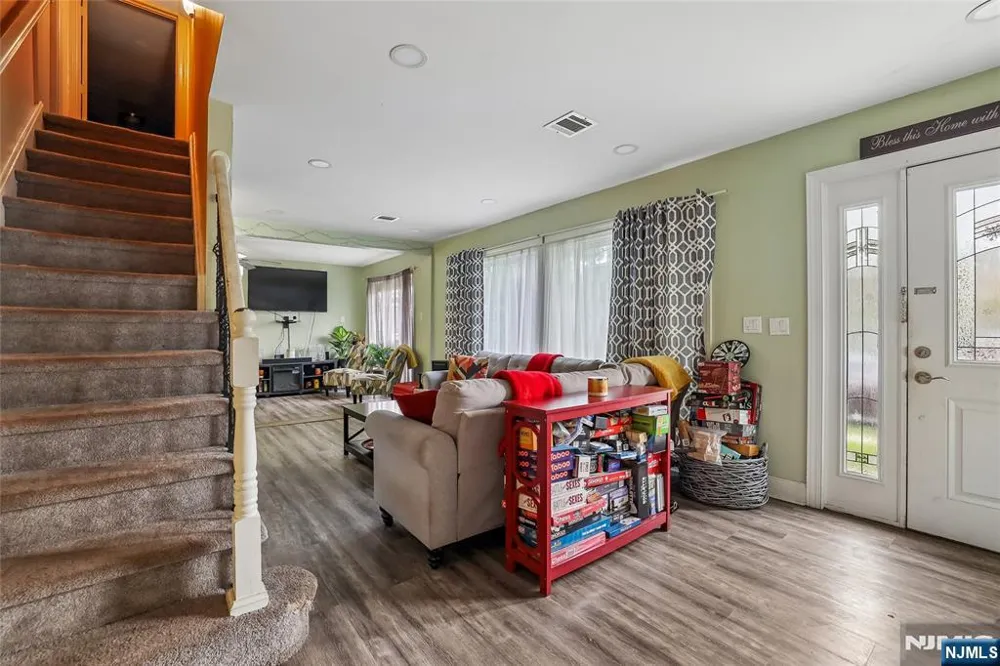 382 Amherst Street East Orange, NJ 07018
