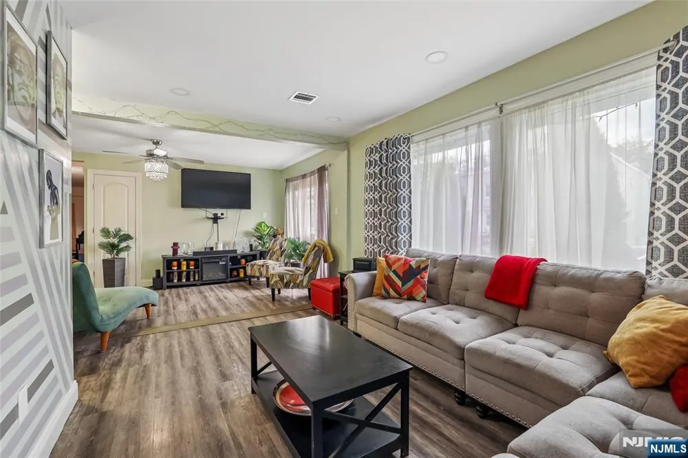 382 Amherst Street East Orange, NJ 07018
