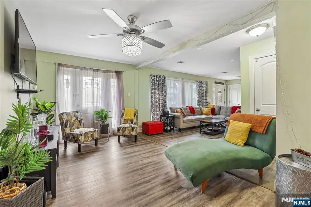 382 Amherst Street East Orange, NJ 07018