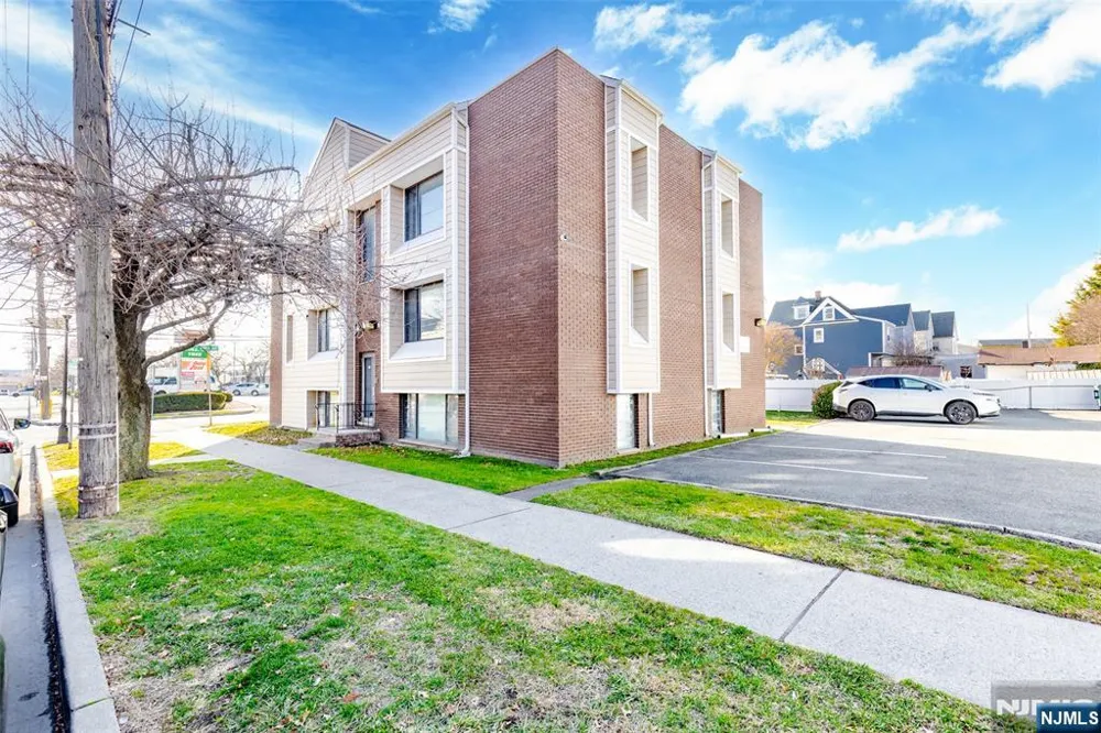 100 Lakeview Avenue 1A Clifton, NJ 07011