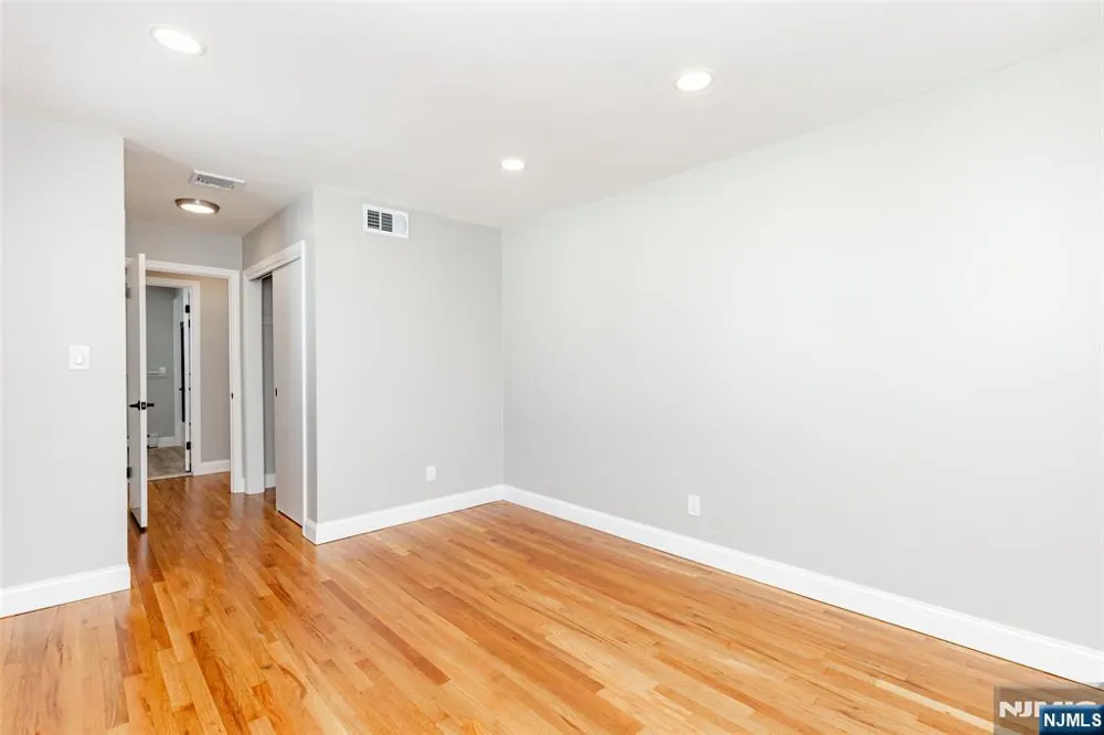 100 Lakeview Avenue 1A Clifton, NJ 07011