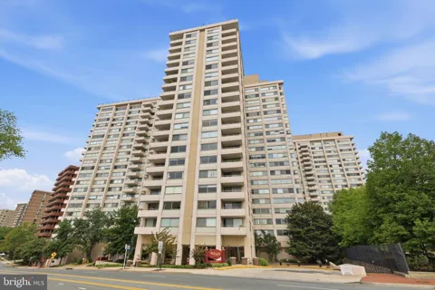 4515 WILLARD AVENUE #1403S