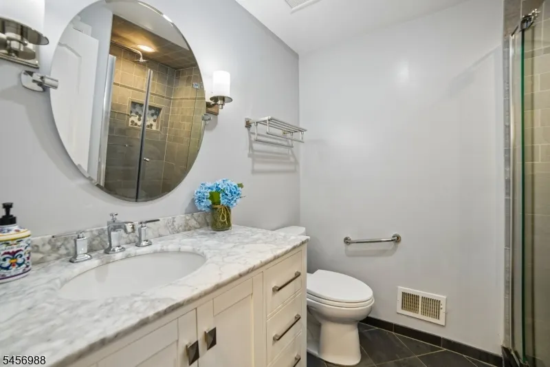 41 Forest Ter Wayne, NJ 07470